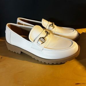 Sincerely Jules Romeo Cream color lug sole loafers 8.5